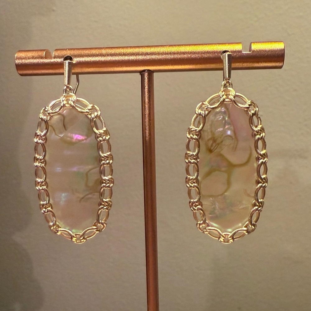 KENDRA SCOTT Elle Macrame Drop Earrings In 14k Gold/ Nude Abalone - Picture 3 of 6